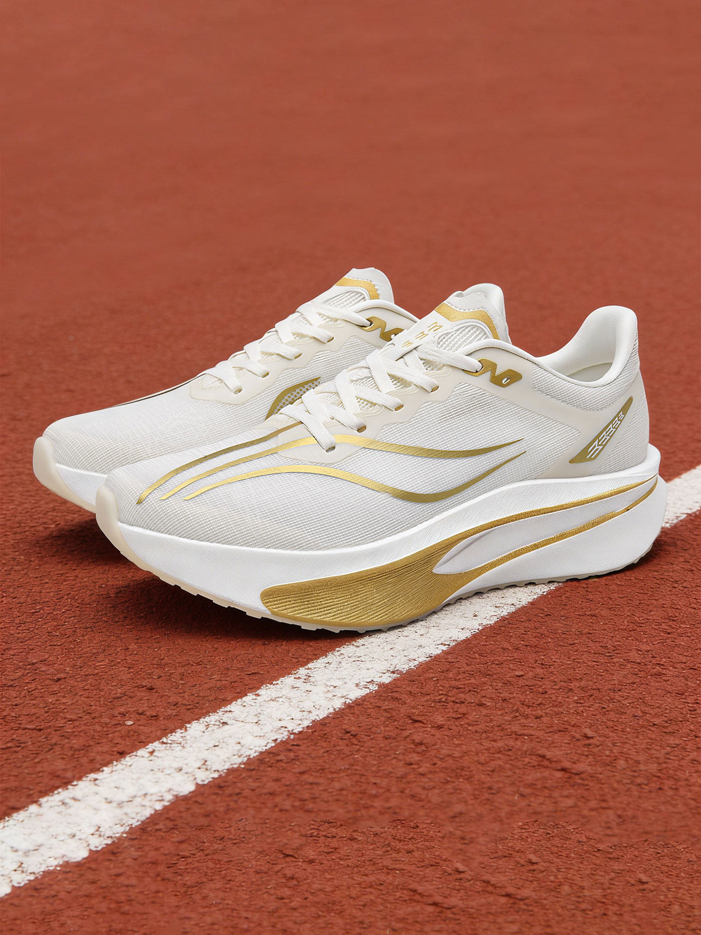 初中生男鞋防滑男生运动鞋踩屎感软底青少年春季不脚臭透气跑步鞋主图