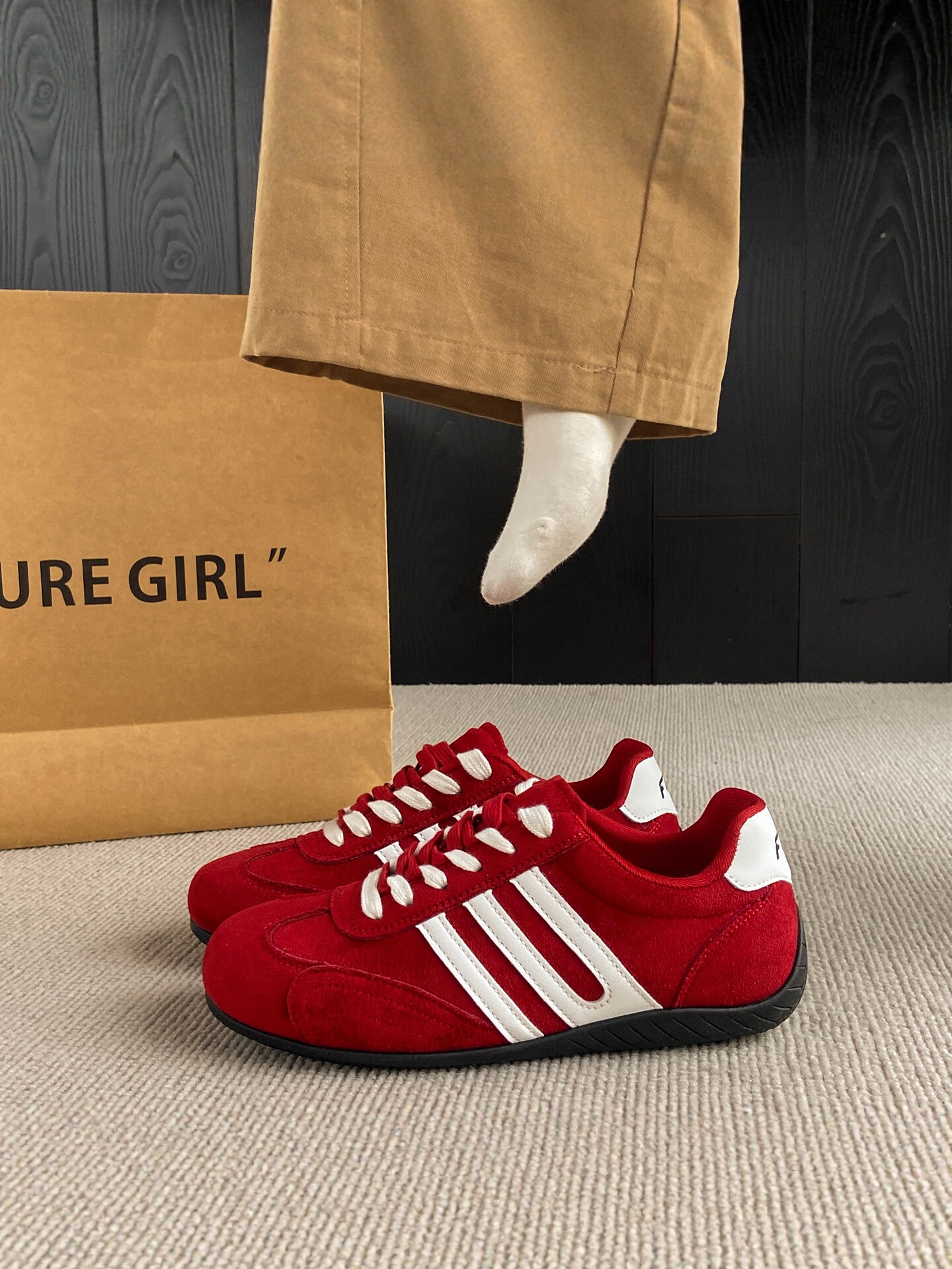 巨好看红色德训鞋女2026新款超火爆款春季阿甘板鞋软底休闲运动鞋主图