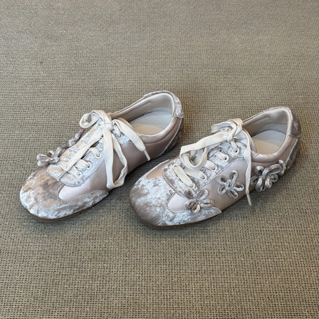 Wheat house ~！小众丝绒花朵德训鞋女银色绑带芭蕾运动休闲包鞋