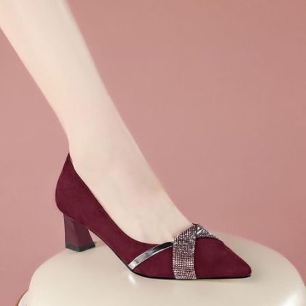 酒红色秋冬高中跟鞋女2025年新款配水钻气质婚礼粗跟5cm单鞋女