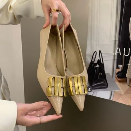 2026春季新款金属扣尖头细跟软皮浅口通勤百搭气质女高跟鞋