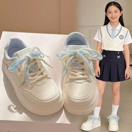 女童鞋子2026新款秋冬加绒运动鞋轻便女孩板鞋防滑学生儿童小白鞋