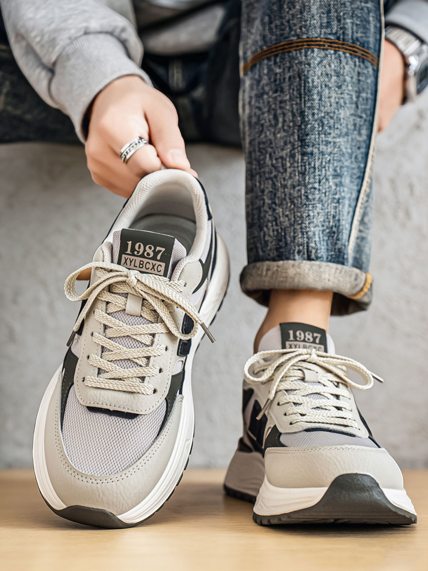 男鞋2026新款春季防水皮面运动鞋潮流百搭青少年休闲厚底阿甘板鞋主图