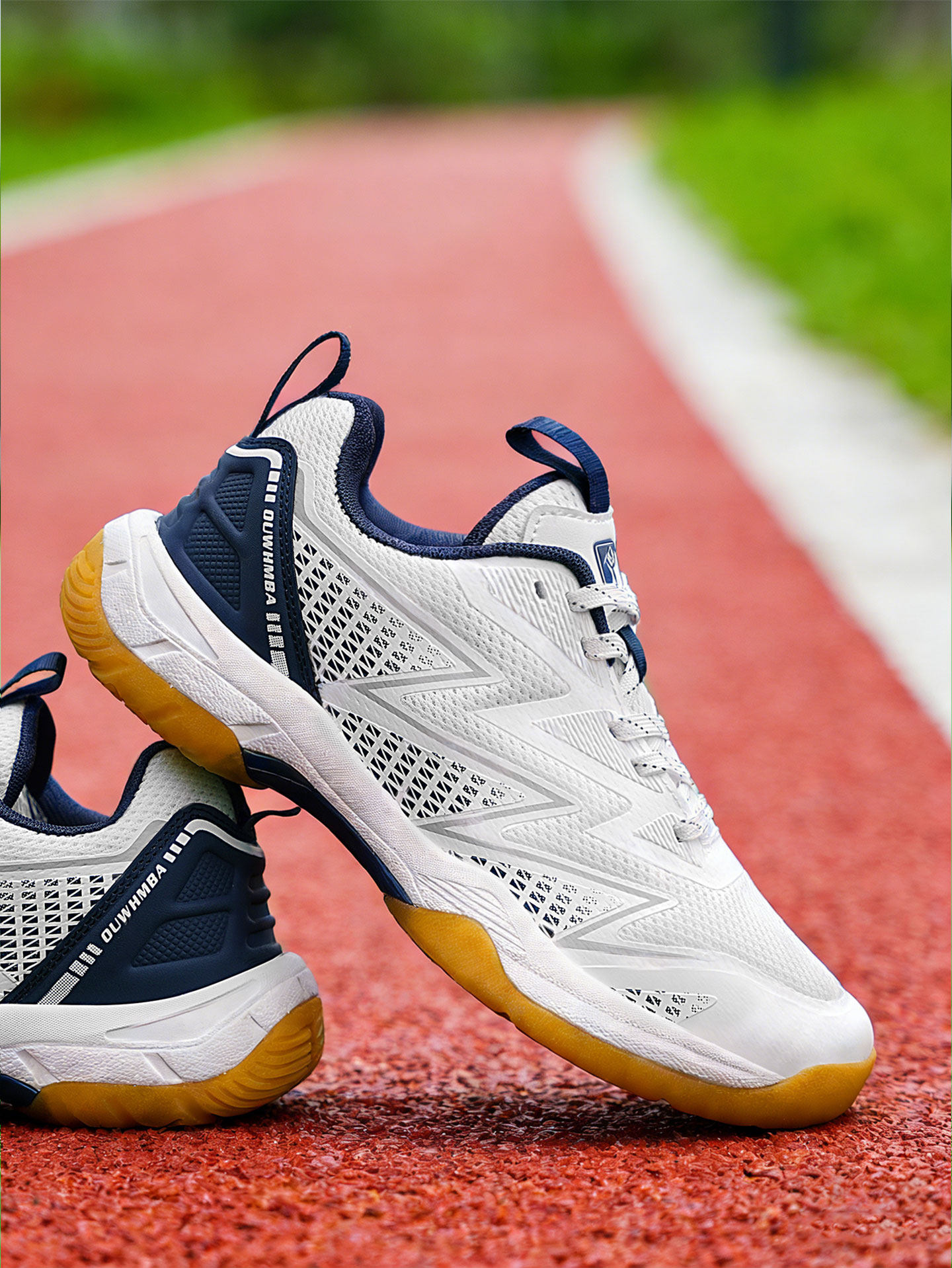 男生鞋子青少年运动鞋薄款透气羽毛球鞋超软轻便牛筋底网球鞋男鞋主图