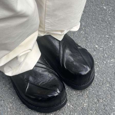 黑色水洗褶皱一脚蹬包头鞋男款大头休闲勃肯懒人半拖鞋厚底德比鞋