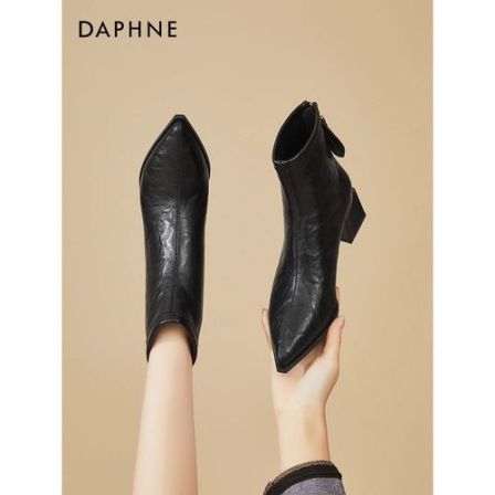 达芙妮粗跟短靴女2025新款冬季加绒妈妈皮鞋英伦风皮鞋尖头瘦瘦靴