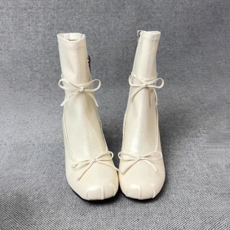 白色时尚芭蕾风粗跟瘦瘦靴女秋季新款蝴蝶结小2025今年流行靴子