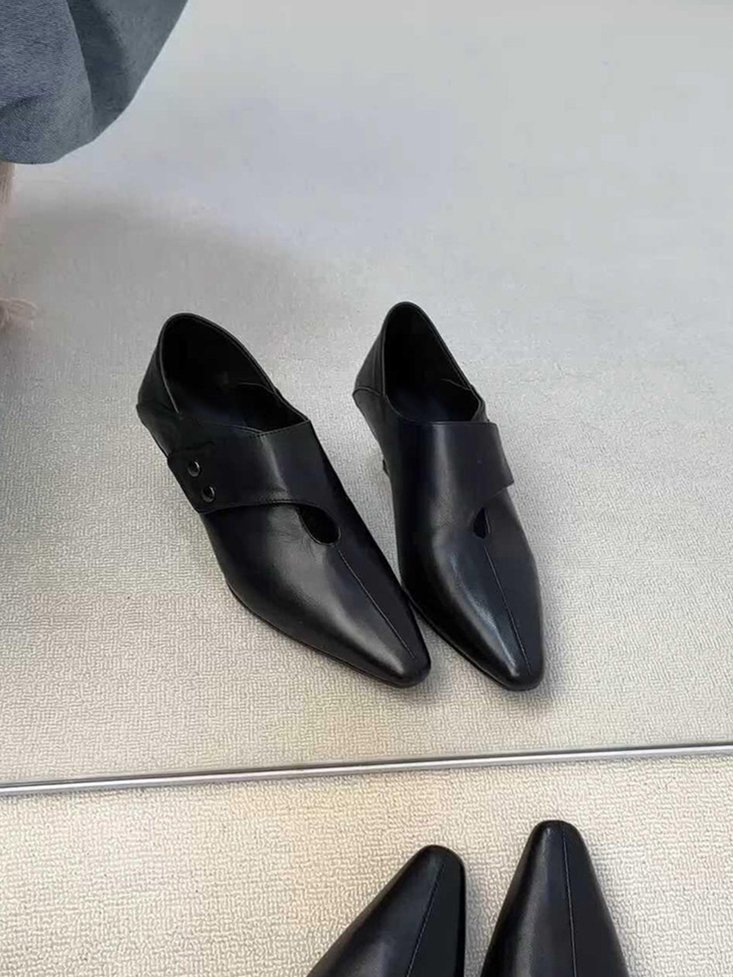 Wheat house ~！复古老钱风尖头粗跟乐福鞋女魔术贴真皮通勤单鞋主图