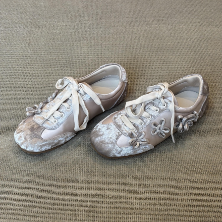 HoneyRain~圆头丝绒拼接花朵温柔风德训鞋百搭系带平底运动休闲鞋