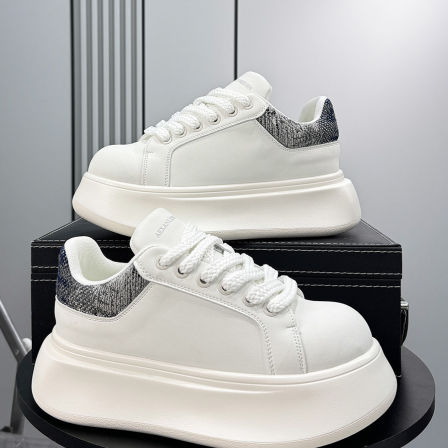 男鞋2026新款超火小众板鞋潮牌厚底7CM隐形增高鞋男松糕底小白鞋