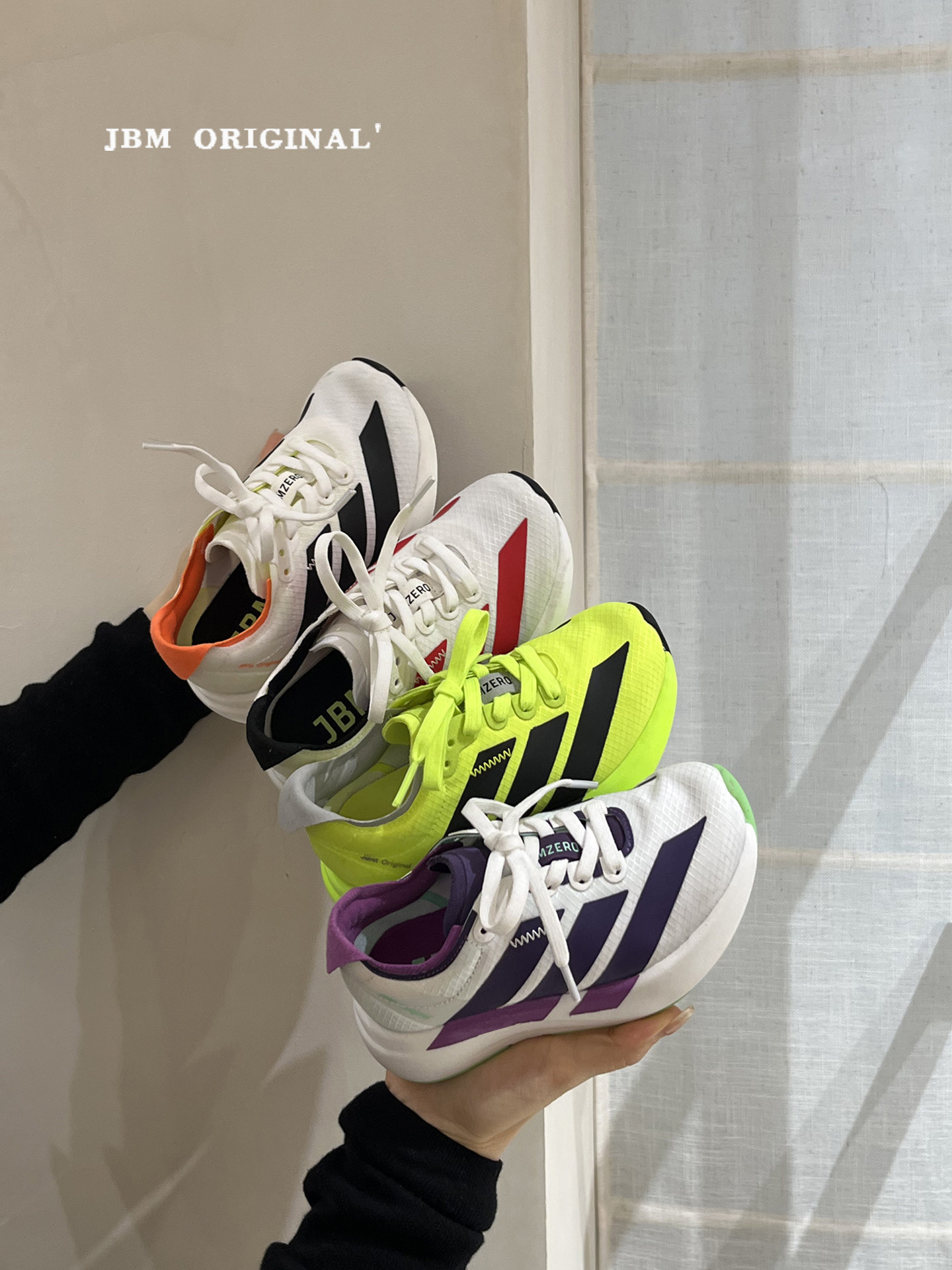 JBM 潮酷儿童炫彩跑步鞋2026春季新款男女童时尚轻便软底运动鞋主图