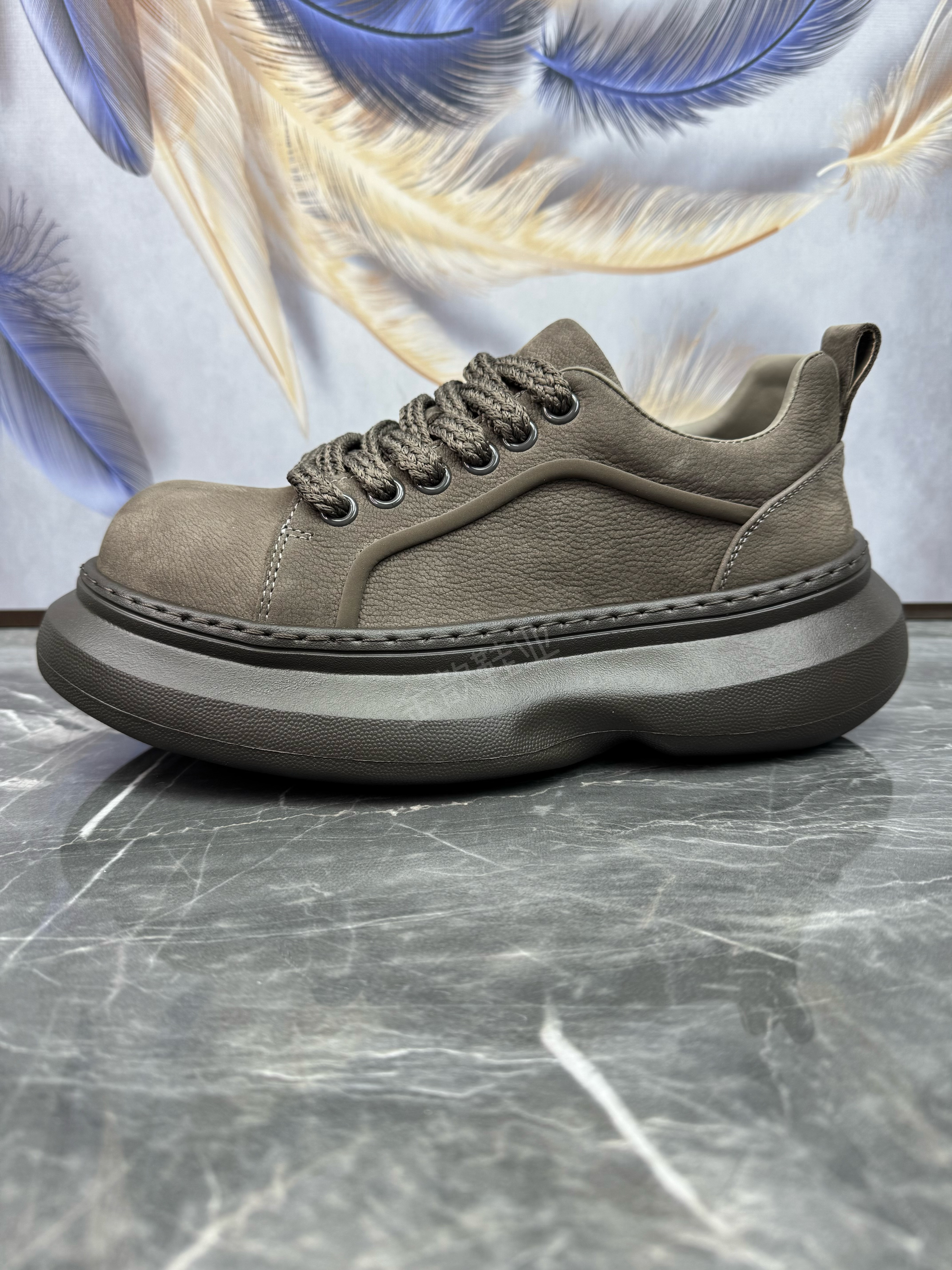 男鞋2026春季新款头层牛皮轻便软底厚底简约百搭真皮透气休闲潮鞋主图