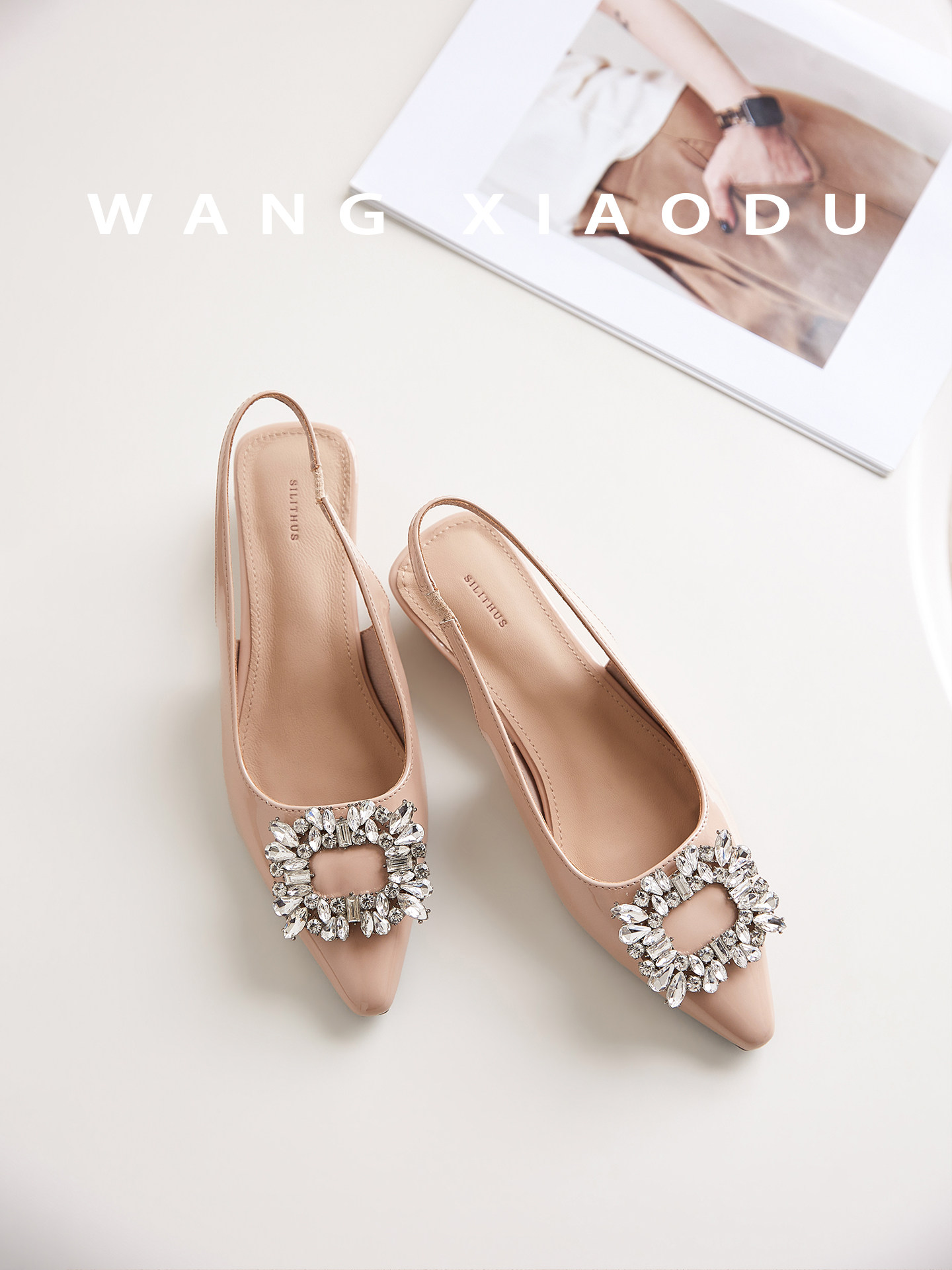 【王小毒】闪耀巴黎●3cm尖头后空凉鞋女方扣亮钻新款包头凉拖主图