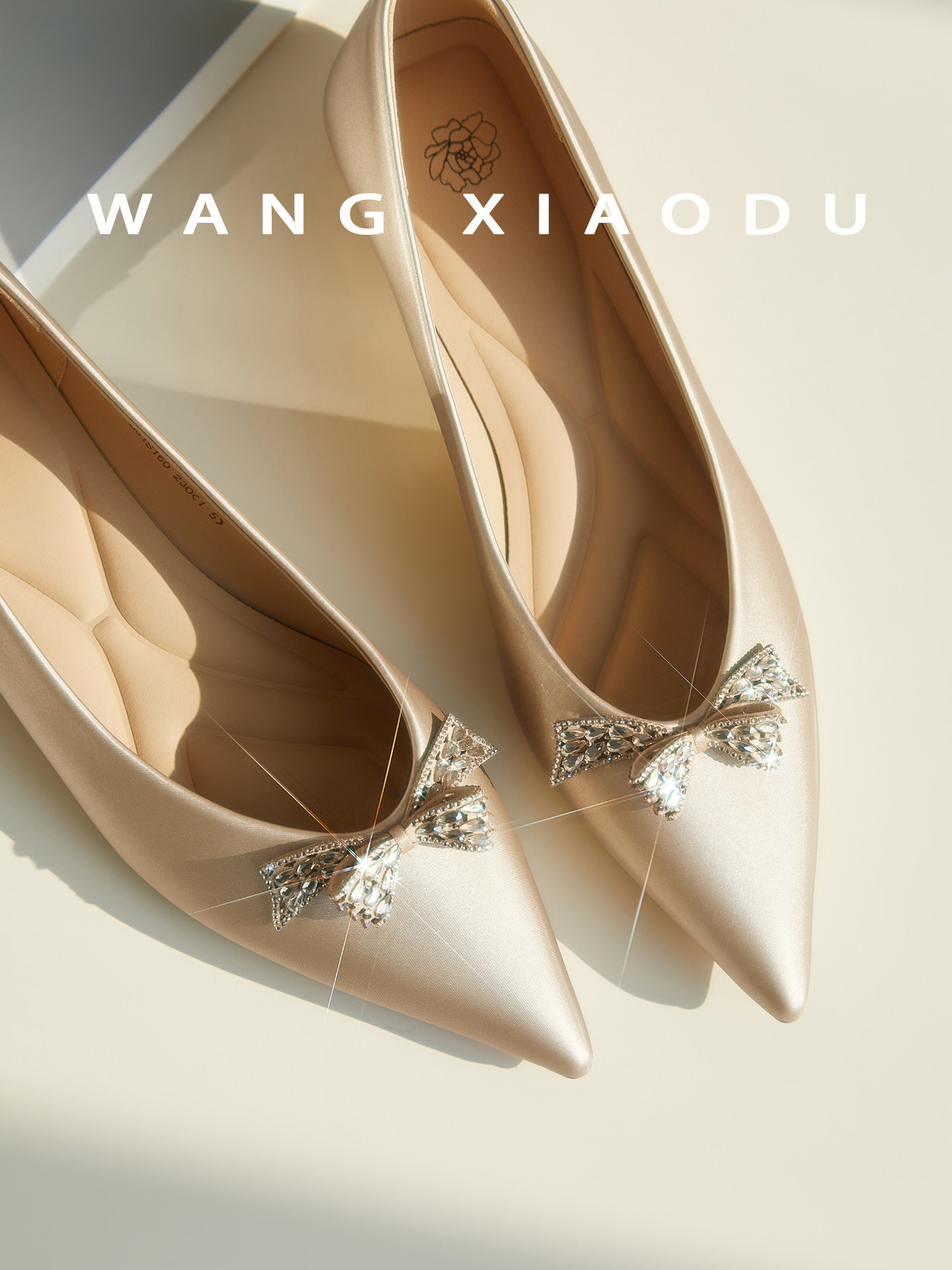 原创【王小毒】蝴蝶星语●亮钻尖头单鞋女丝绸绒面复古气质通勤鞋主图