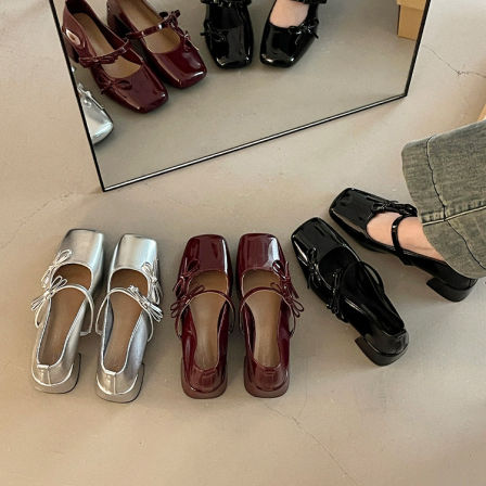 法式亮面高级感甜美风方头玛丽珍单鞋女2026一字扣粗跟浅口小皮鞋