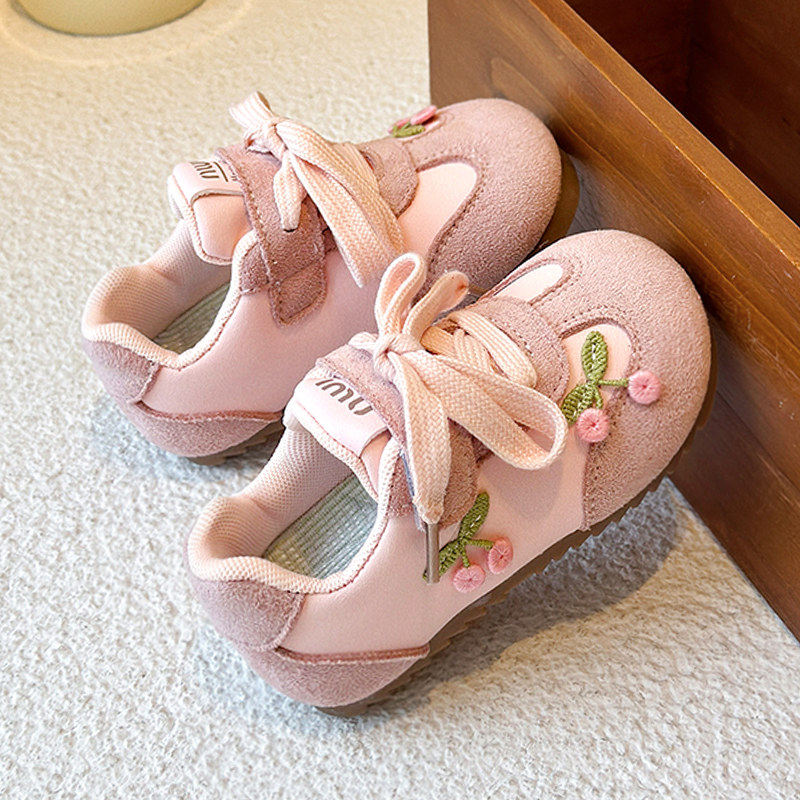 官网C&K女童运动鞋2026春季新款儿童轻便公主板鞋学生时尚跑步鞋主图