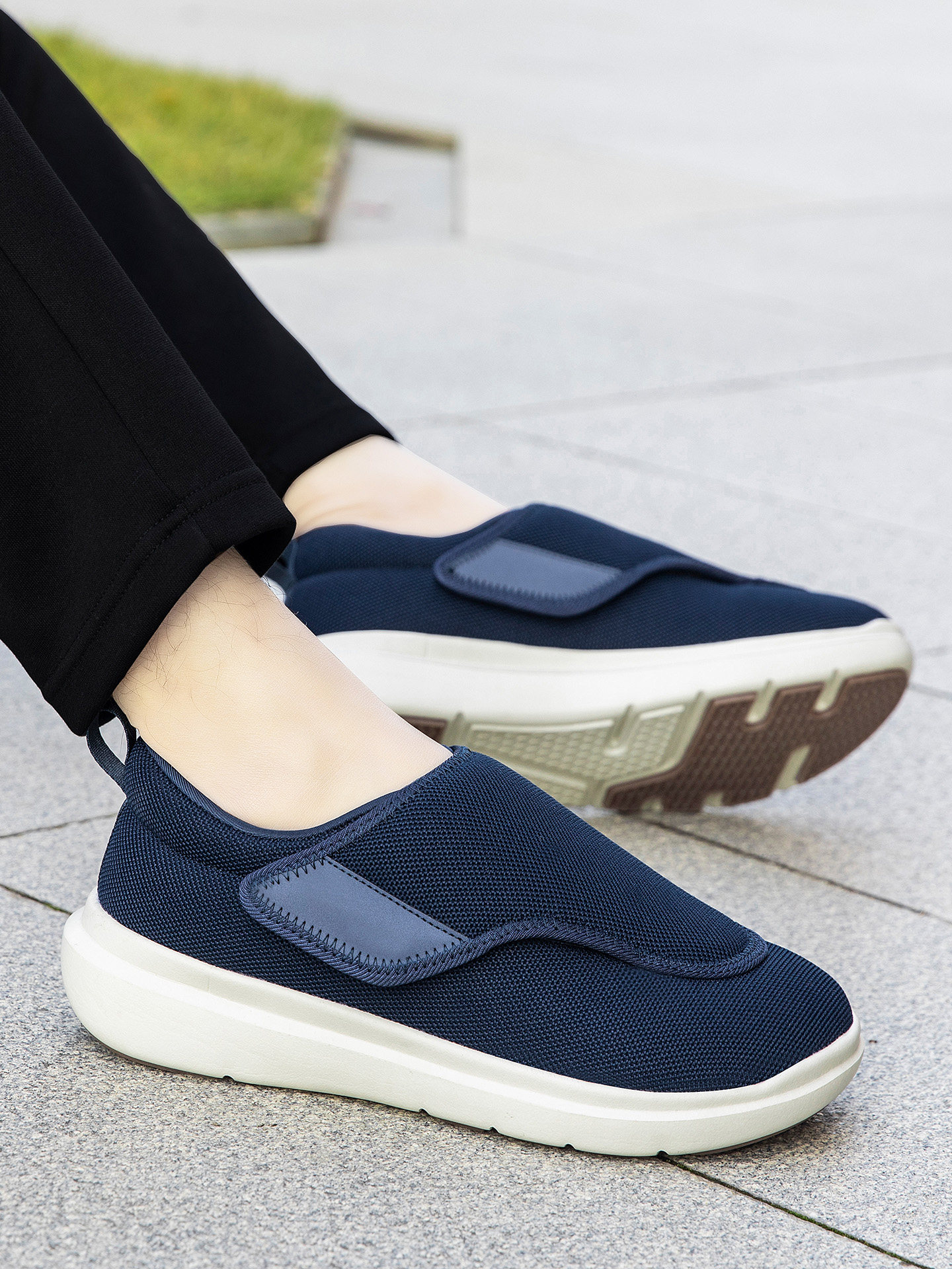 张凯丽大脚骨老人鞋男防滑春季爸爸鞋中老年舒适不累脚健步运动鞋主图