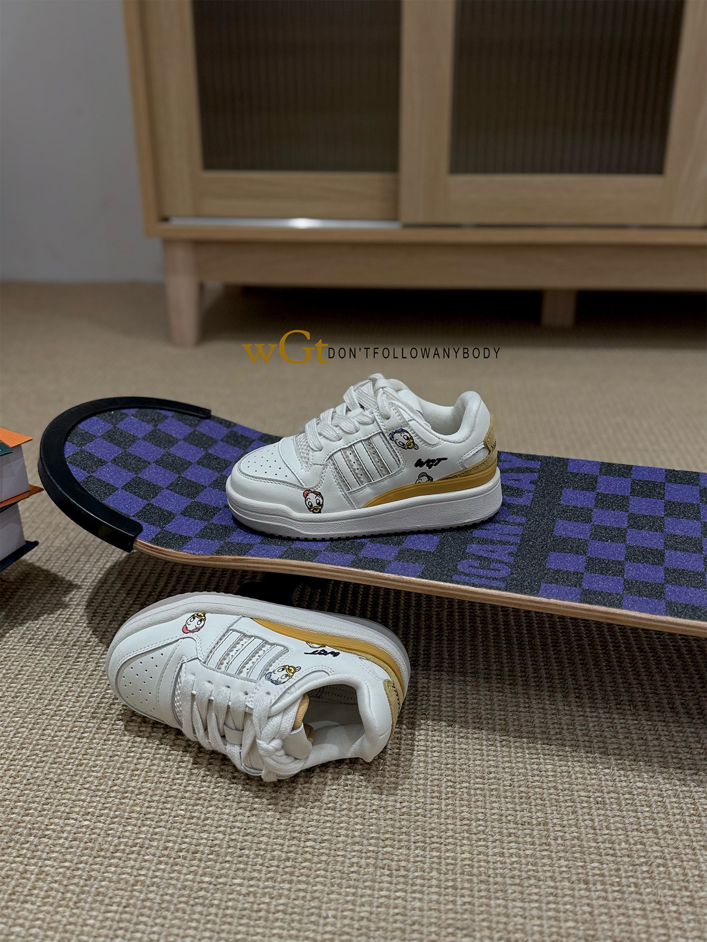 男童板鞋WGT2026春季韩版潮牌童鞋儿童魔术贴百搭运动休闲小白鞋主图