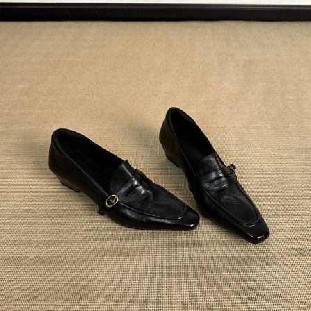 叁里英伦风方头乐福鞋女2026春季新款一脚蹬搭扣通勤鞋百搭小皮鞋