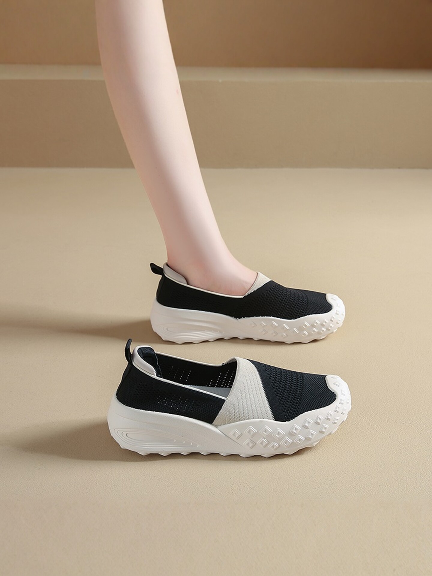 帆布鞋女2026新款春季透气一脚蹬布鞋孕妇软底休闲黑色渔夫鞋34码主图