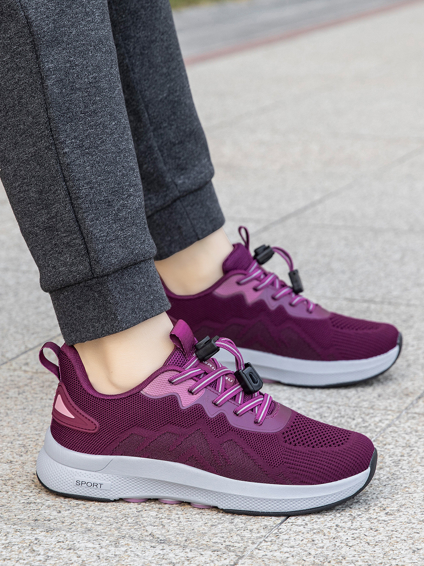 张凯丽老人鞋女2026新款飞织网透气软底健步鞋老年妈妈舒适运动鞋主图