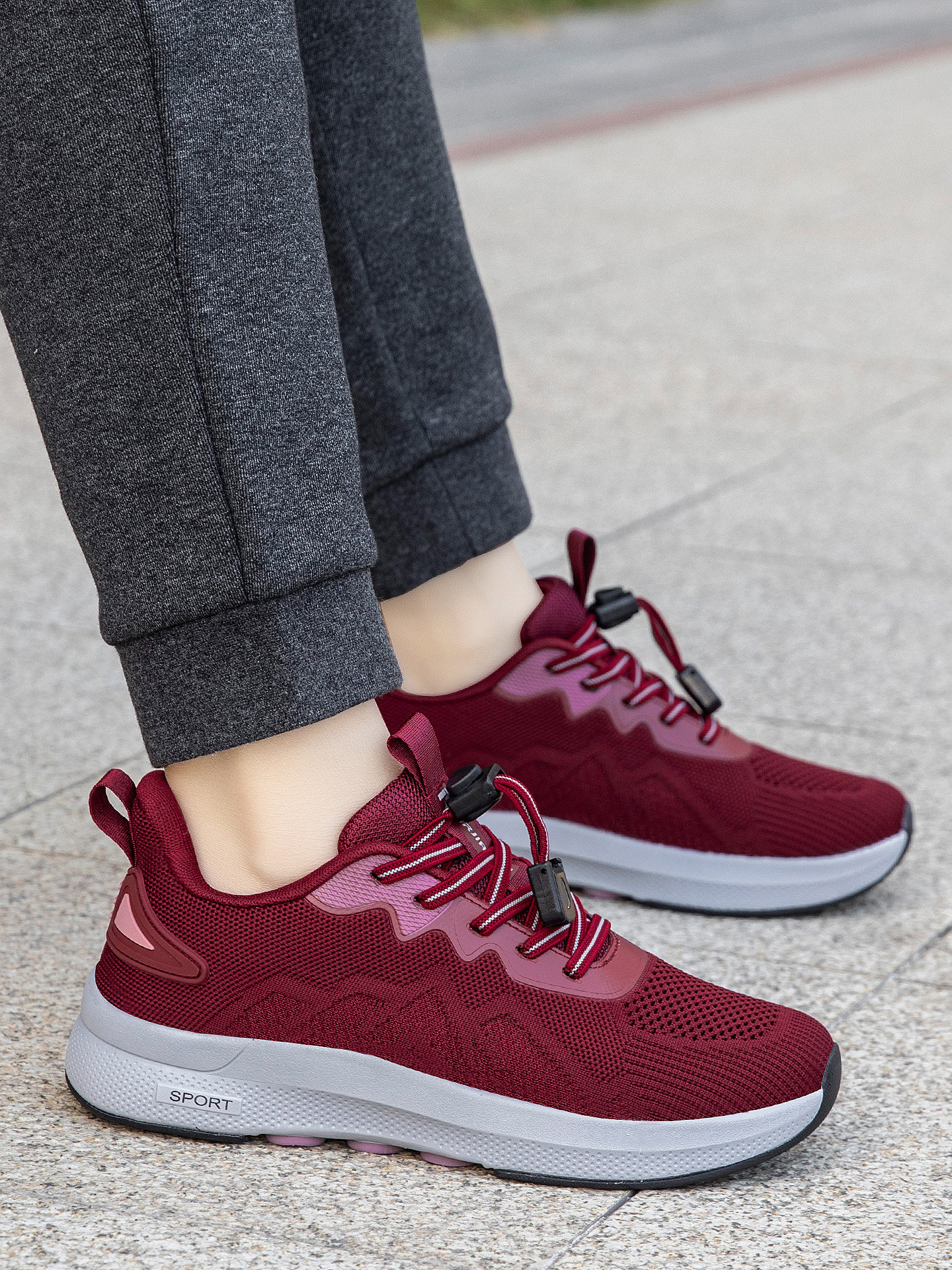 张凯丽老人鞋女2026新款春季透气妈妈鞋中老年舒适防滑软底运动鞋主图