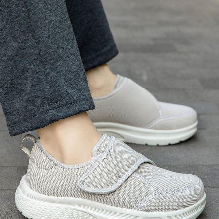 张凯丽老人鞋女防滑软底春季妈妈鞋中老年舒适健步运动鞋