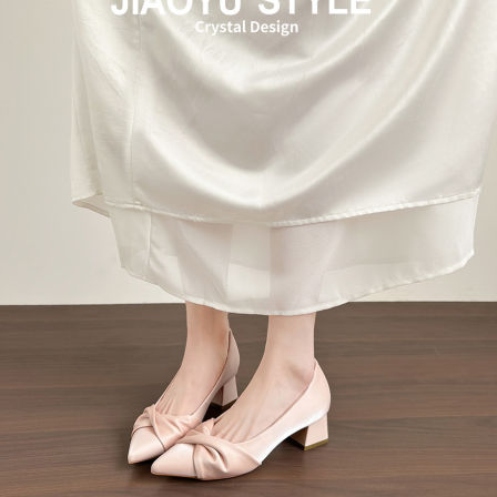 真皮~骄屿裸色尖头高跟鞋2026新款气质粗跟配裙子浅口玛丽珍单鞋