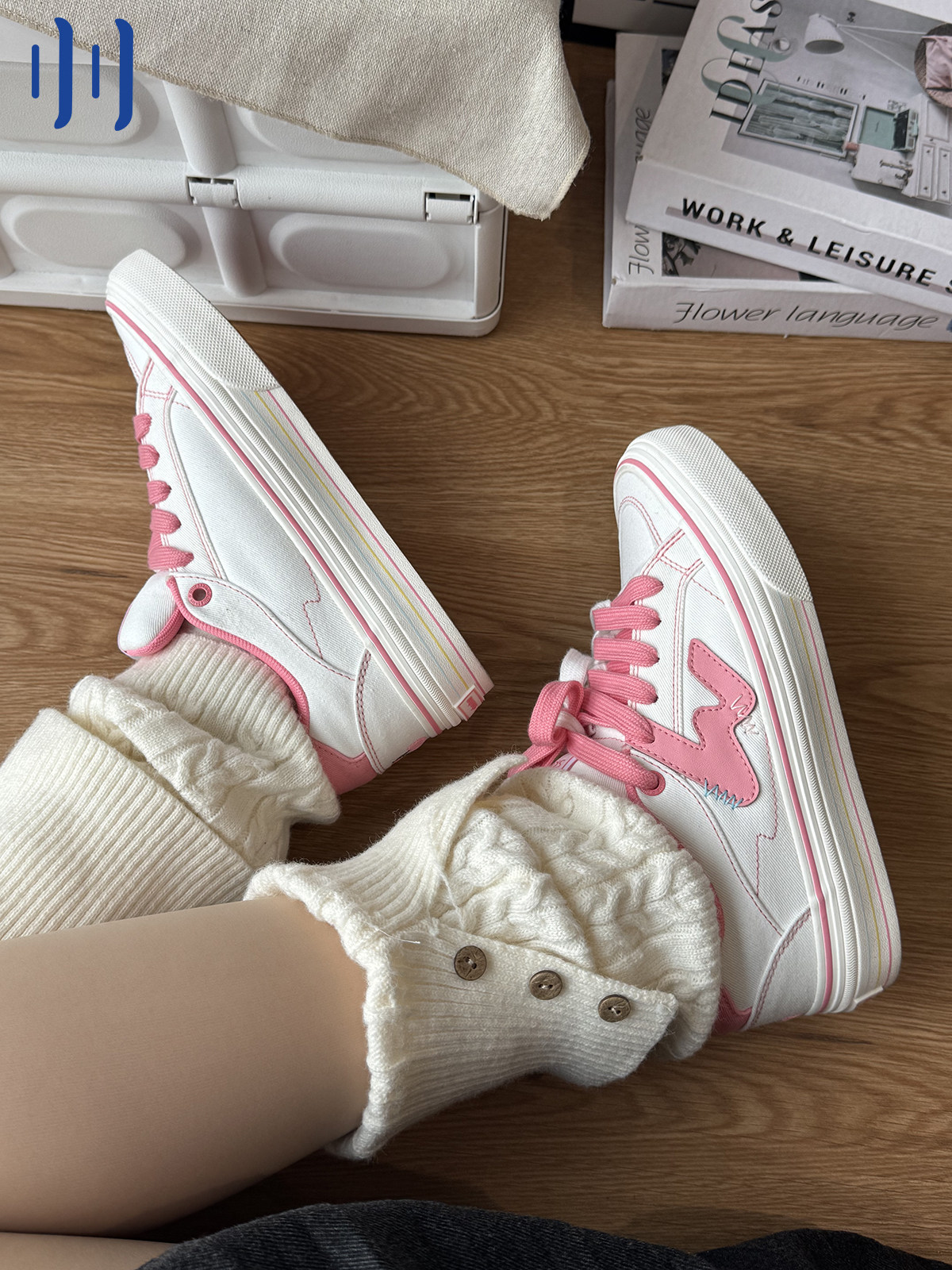 顽刻ollieskate白粉拼色春季校园风W系列休闲低帮男女国潮滑板鞋主图