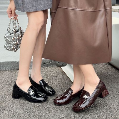 Y2555 大码女鞋秋季新款英伦风百搭圆头黑色中跟真皮乐福鞋单鞋女主图