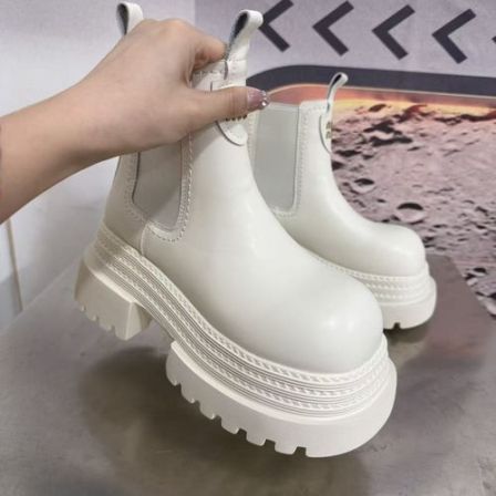 657-9新款2026精品百搭潮流马丁靴中筒烟筒黑色女士