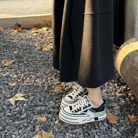 小发喵「做旧毛边厚底帆布鞋潮酷街拍随性出街尽显小众高级腔调777