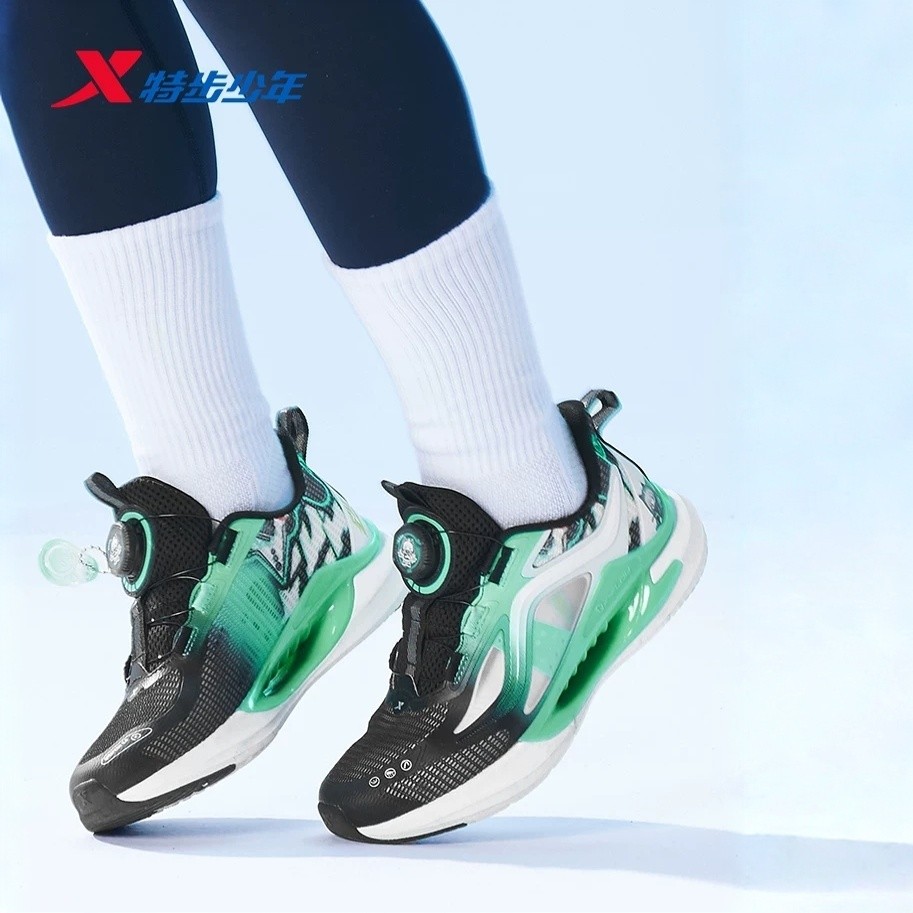 【氢风9.0-蛋仔派对联名款】特步儿童春季大网旋钮防滑透气跑鞋9030主图