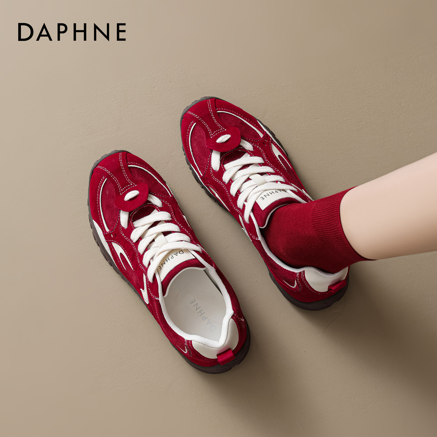 达芙妮红色厚底德训鞋女2026新款春季本命年婚鞋休闲鞋芭蕾运动鞋主图