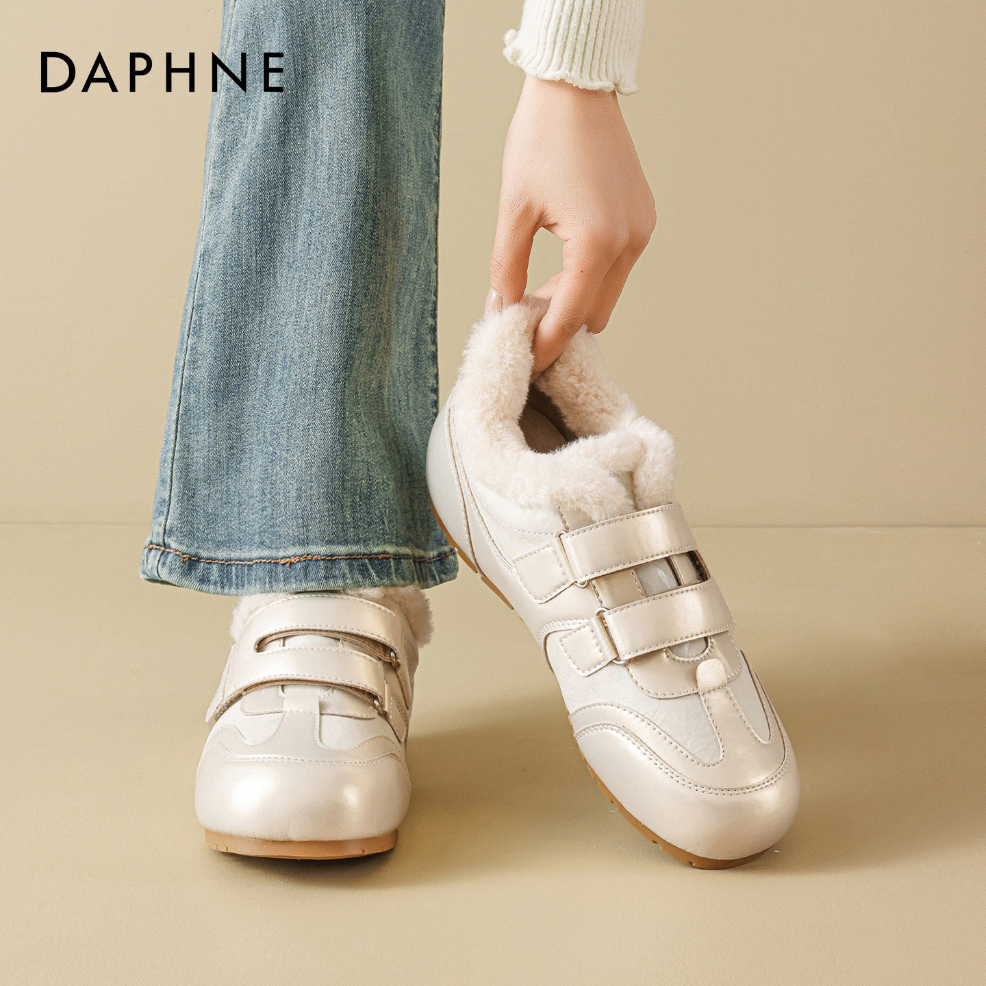 达芙妮加绒德训鞋女2025冬季新内增高复古板鞋魔术贴运动雪地靴子主图