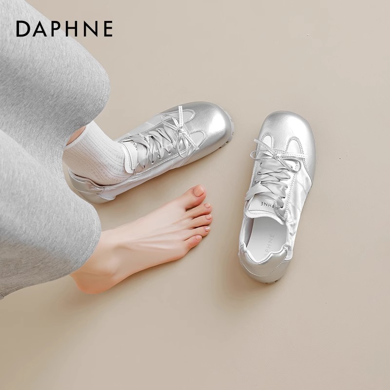 达芙妮银色缎面芭蕾风德训鞋女蝴蝶结2025夏季新款平底运动休闲鞋主图