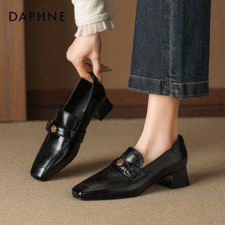 达芙妮厚底乐福鞋女2026春季新款山茶花英伦风黑色小皮鞋方头单鞋
