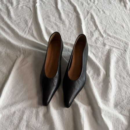 2026年新款极简通勤风法式复古百搭V口尖方头粗跟中跟女巫鞋/1052