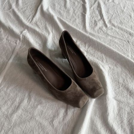 2026年新款温柔氛围感精致简约方头中跟浅口百搭中跟单鞋/1046