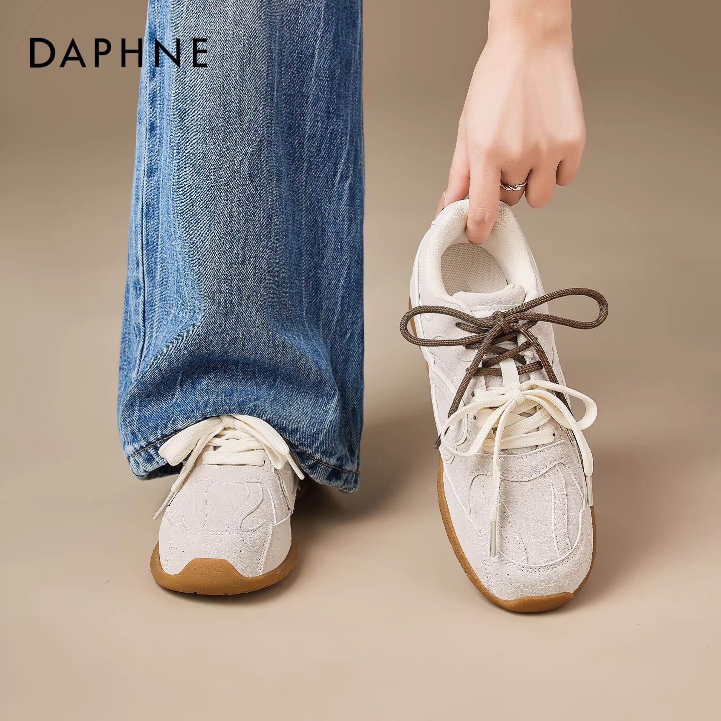 达芙妮德训鞋女款2026新款春季复古休闲运动鞋平底百搭阿甘小白鞋主图