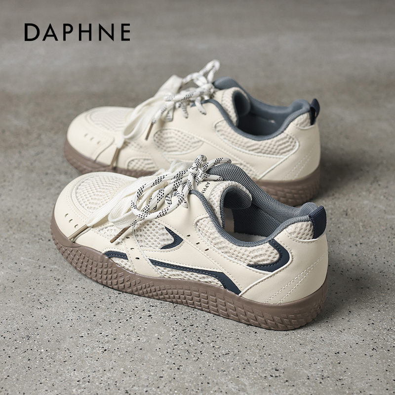 达芙妮芭蕾德训鞋女2026春季新款巨好看透气软底休闲复古运动板鞋主图