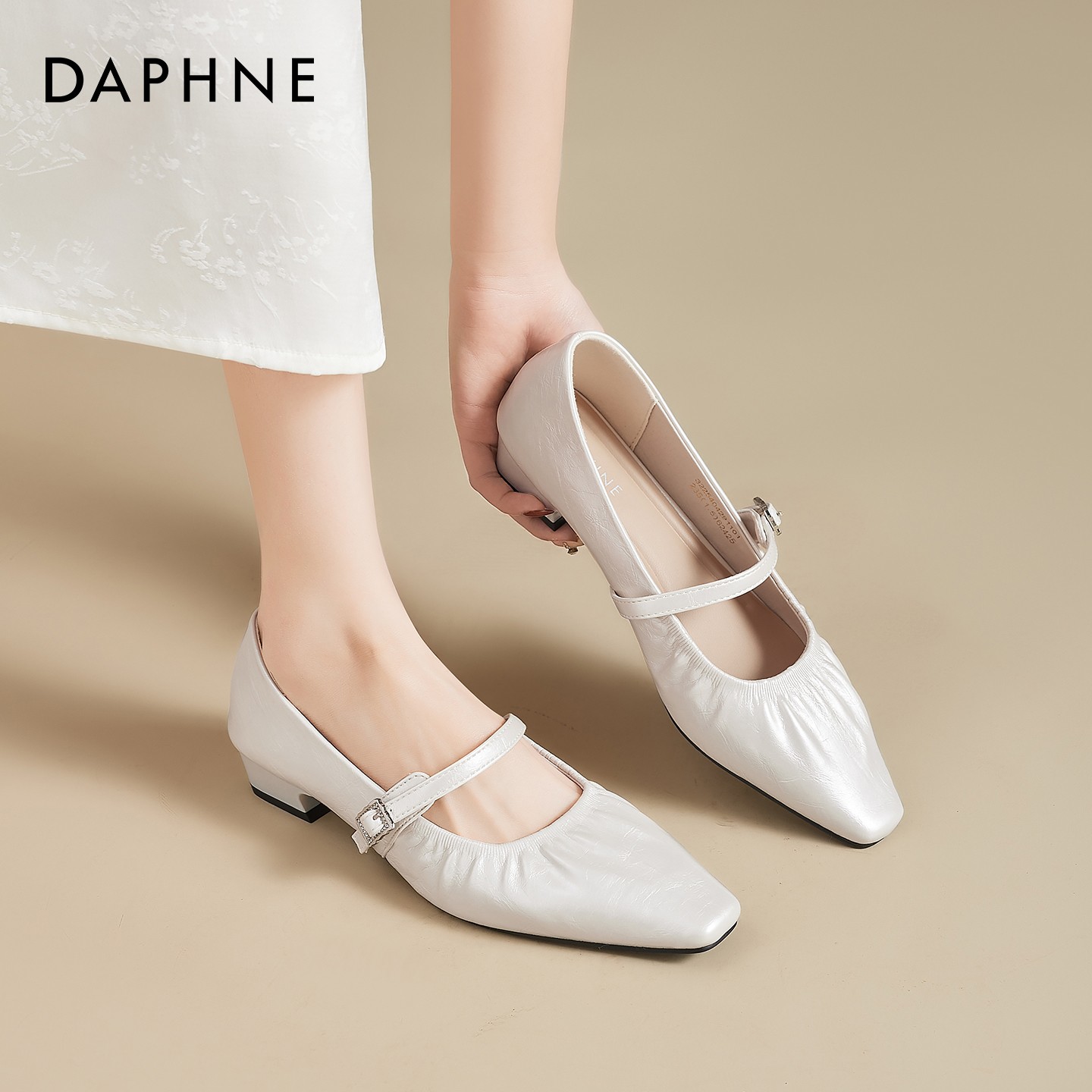 达芙妮玛丽珍鞋女2026春季新款粗跟一字扣小皮鞋法式气质褶皱单鞋主图
