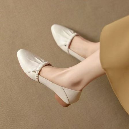 尖头平底单鞋女真皮2026年新款秋季软皮软底妈妈鞋春秋一脚蹬皮鞋