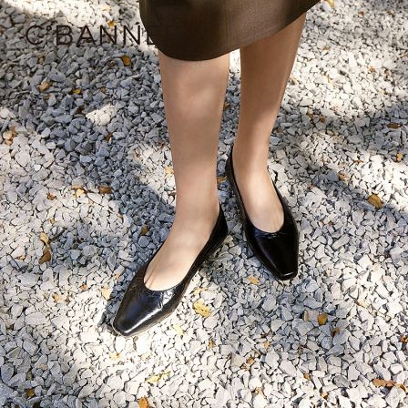 千百度低跟百搭气质单鞋女2026春季新款真牛皮小香风平底鞋子女款