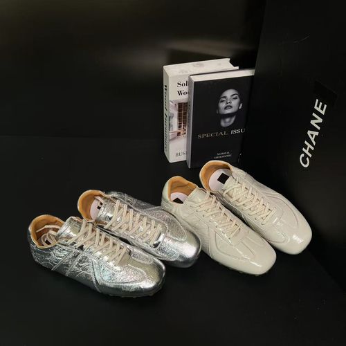 【店主超爱】2026春季超软平底休闲运动德训鞋女小白鞋1331-6主图