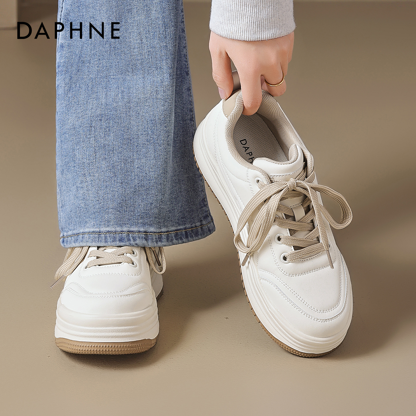 达芙妮厚底小白鞋女2026新款春季增高德训轻便不累脚学生运动鞋子主图