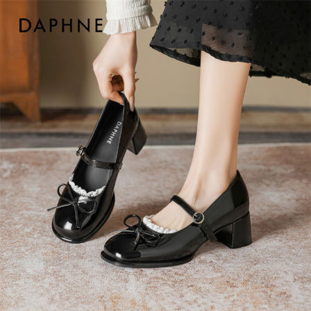 达芙妮黑色粗跟玛丽珍鞋女2026新款增高百搭花边不累脚JK单鞋爆款