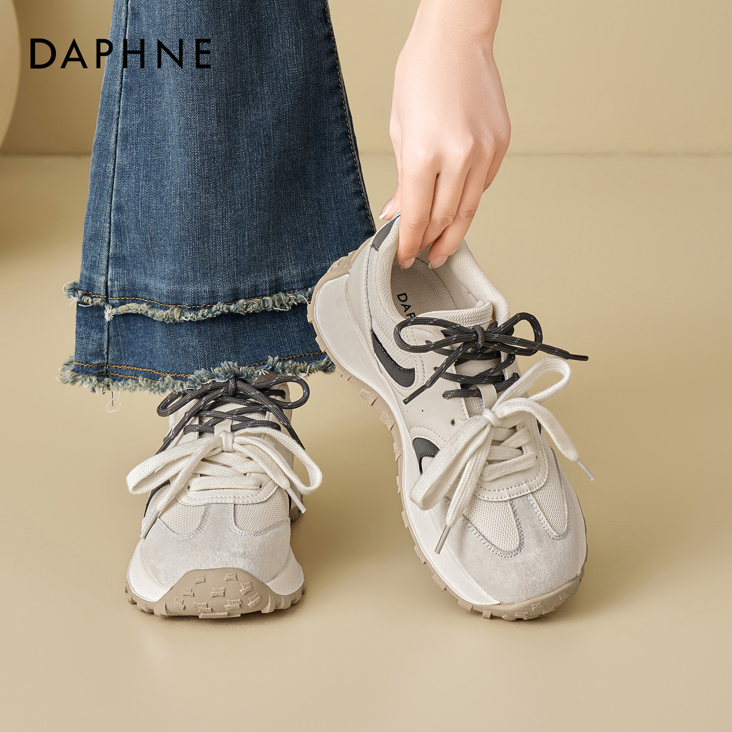 达芙妮德训鞋女2026新款春季内增高阿甘软底轻便百搭休闲运动板鞋主图