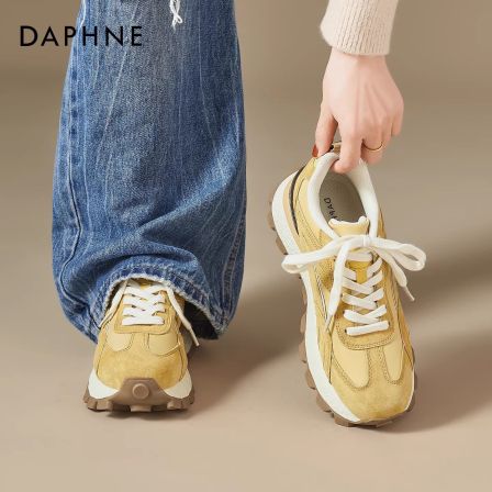 达芙妮芭蕾德训鞋女2026春季新款黄色百搭松糕厚底休闲阿甘运动鞋