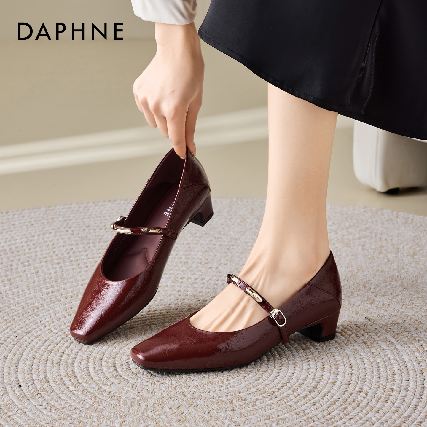 达芙妮法式玛丽珍单鞋女2026春季红色婚鞋浅口本命年通勤小皮鞋子主图